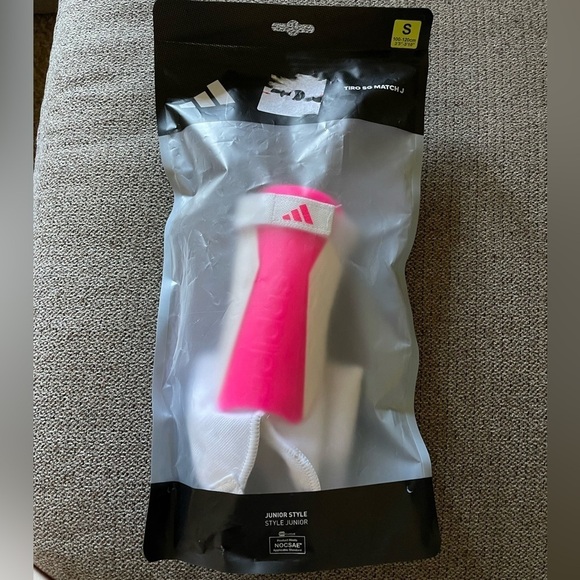 Adidas Trio Match Junior Soccer Shin Guards S Pink White NEW - Picture 2 of 6